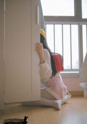 两峰夹小溪地湿又无泥诗